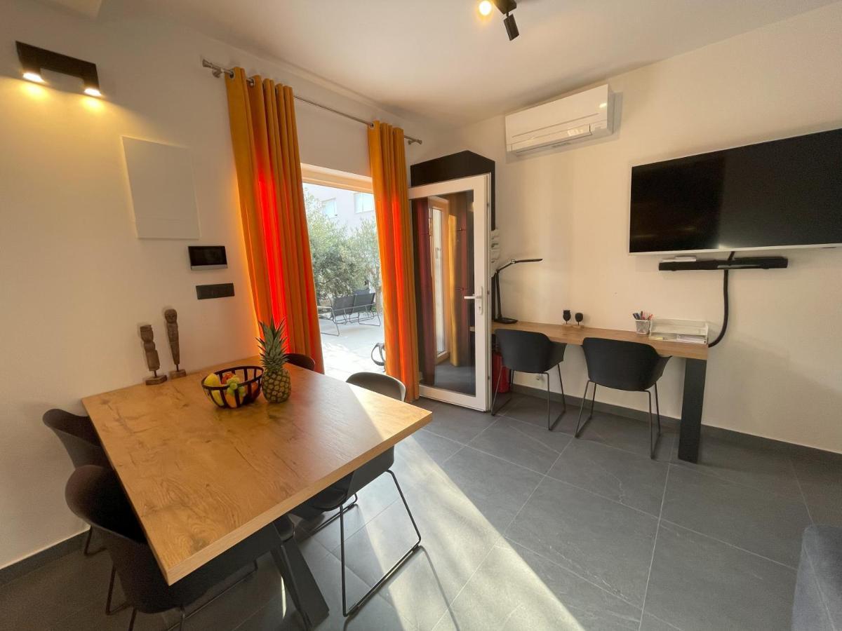 Valkane Beach Apartments Пула Екстер'єр фото